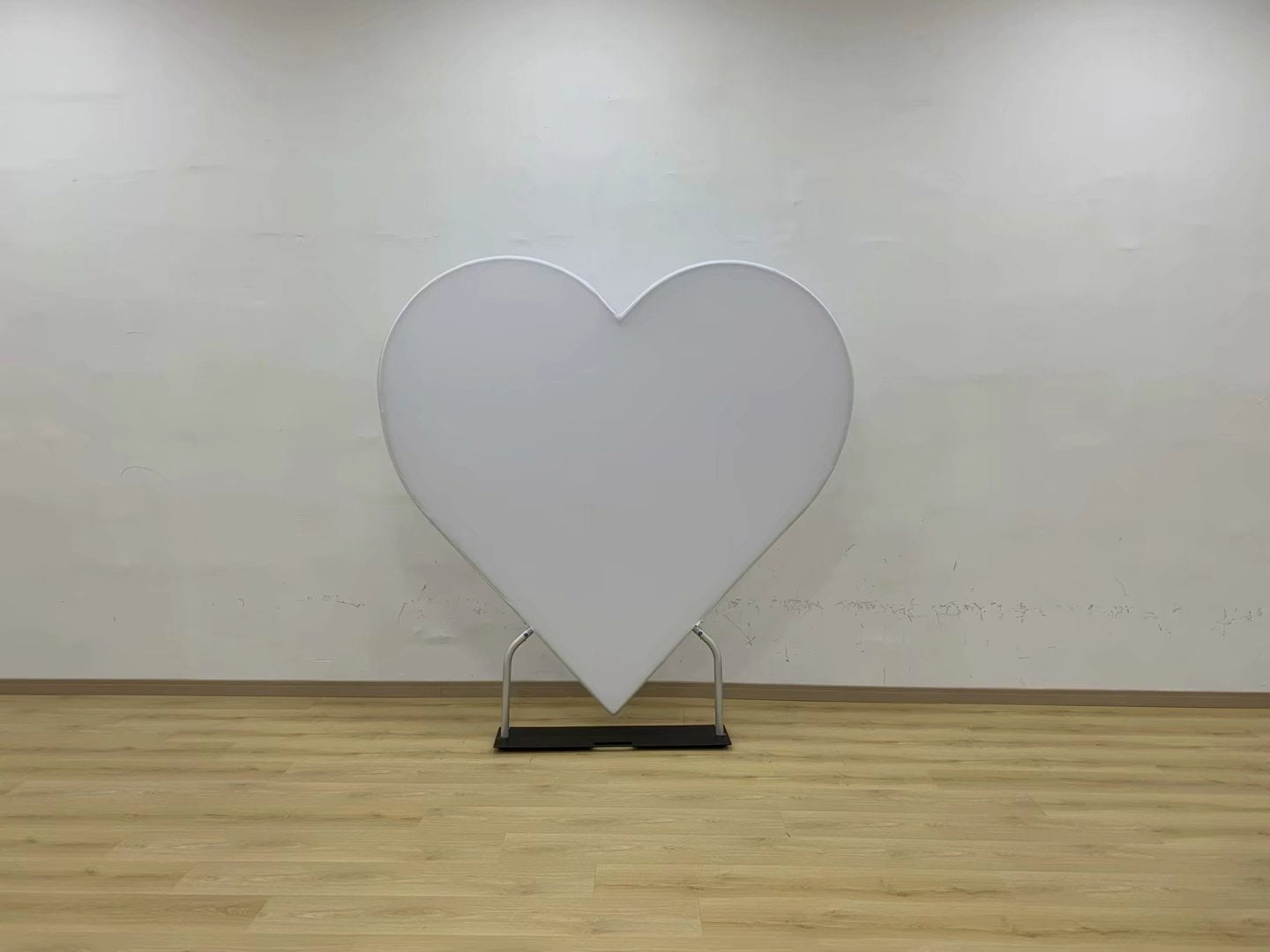 Flash Sale Mocsicka Heart-shaped aluminum alloy Stand and Double-printed Cover Backdrop for Party Decoration