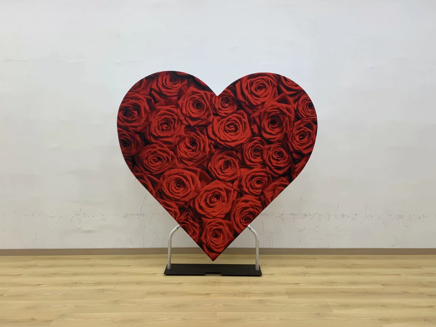 Flash Sale Mocsicka Heart-shaped aluminum alloy Stand and Double-printed Cover Backdrop for Party Decoration