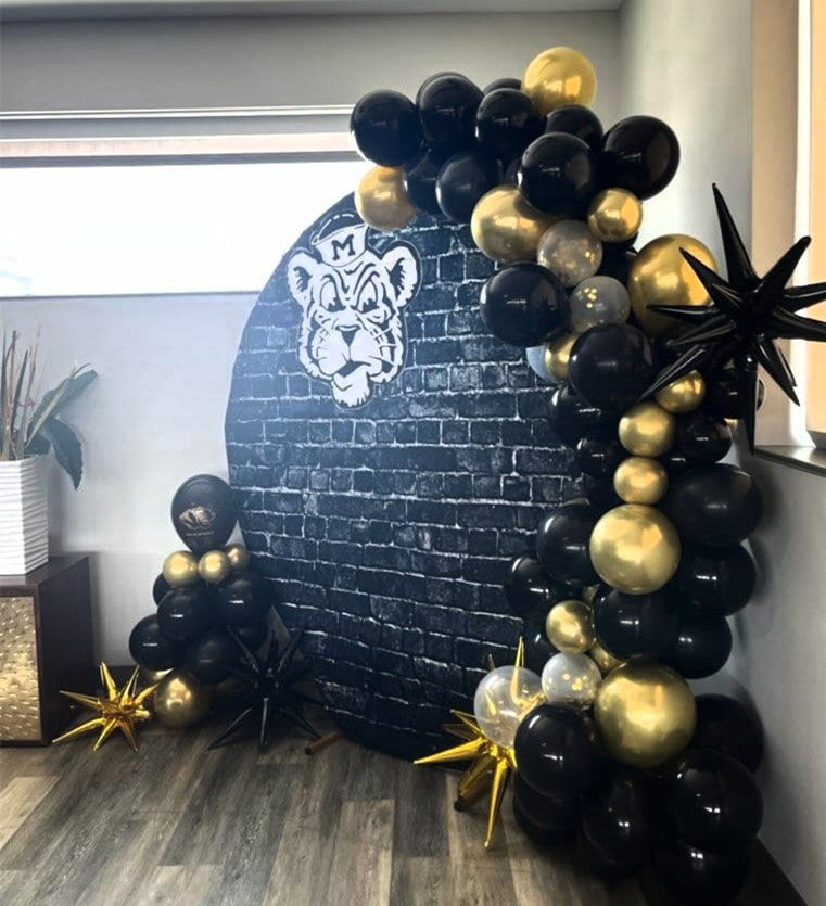 Mocsicka White Tiger Head Against Black Brick Wall Round Cover Backdrop for Party Decoration-Mocsicka Party